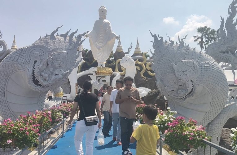 ปทุมธานี สาวเร่งแก้บนท้าวเวสฯหลังขอแค่ 3 วันได้งาน ป้าลุ้นจ้างหนังกลางแปลงถวายพ่อปู่ดอนใหญ่ดลขายที่