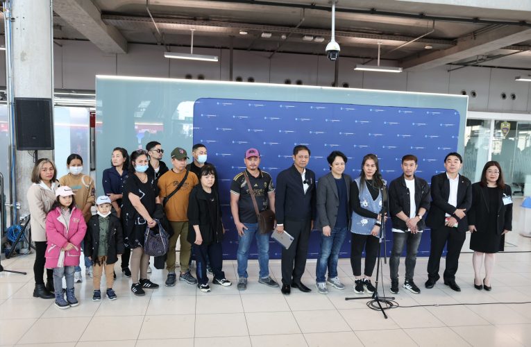 สมุทรปราการ แรงงานไทย 18 คนจากอิหร่านถึงสุวรรณภูมิแล้ว รองปลัดฯแรงงาน นำทีมต้อนรับ พร้อมดูแลสิทธิประโยชน์ หางาน ฝึกอาชีพให้ตามความต้องการอำนวยความสะดวกถึงภูมิลำเนา