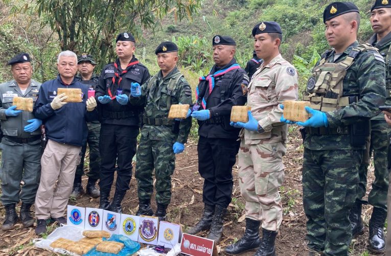 อำเภอแม่อาย จังหวัดเชียงใหม่ปะทะชายแดนทิ้งยาบ้าหนีรอด