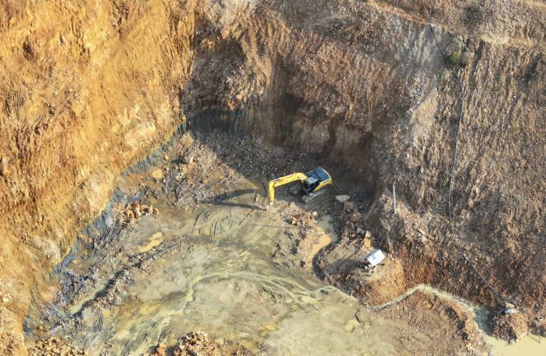 เชียงใหม่ ตำรวจ ปทส.ค้นบ่อดินหลังชาวบ้านร้องเรียน