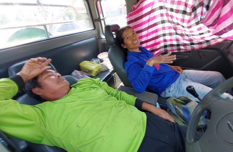 ปั๊มน้ำมันลพบุรีดีเซลหมดกระทบเกษตรนอนรอข้ามคืน