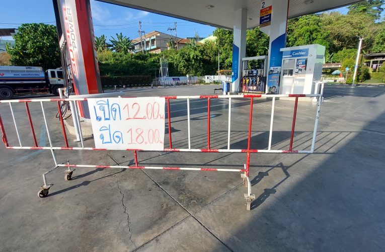 ยะลาแห่เติมน้ำมันปั๊มบางแห่งดีเซลหมดชั่วคราว กลุ่มเกษตรกร ผู้ประกอบการ หวั่นกระทบอาชีพ แก้ปัญหาน้ำมันขาดเข้ามาเลย์เติมน้ำมัน