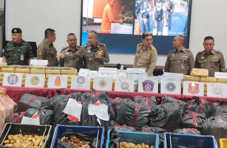 ตร.ภาค 5 แถลงผลงานกวาดล้างใหญ่ 4 คดีรวด ยึดยาบ้า 17.5 ล้านเม็ด-ไอซ์ครึ่งตัน พร้อมอายัดทรัพย์อื้อ 50 ล้าน ผบช.ภ.5 ระบุปัญหาสู้รบตามแนวชายแดน เป็นสาเหตุหลักจึงทำให้ยาบ้าทะลัก