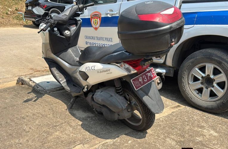 ระทึกกลางเมืองเชียงใหม่! นทท.ต่างชาติขโมยรถสายตรวจ ซิ่งหนีถึงสะพานภาค 5 ก่อนกระโดดลงน้ำ จนท.ระดมค้นหา