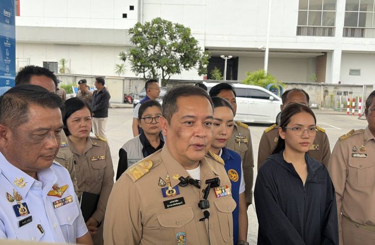 ปทุมธานี ผู้ว่าปทุมฯพร้อมหน่วยงานลงพื้นที่ตรวจสอบปั๊มน้ำมันในเขตคลองหลวงหลังพบประชาชนผู้ใช้รถขาดแคลนน้ำมัน