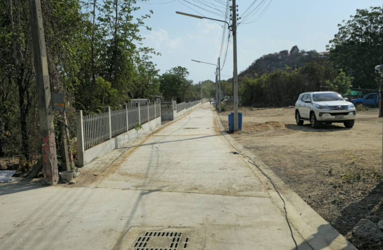 นายกเทศมนตรีนครหัวหิน พร้อมประธานสภาฯ และคณะ ตรวจรับงานก่อสร้างถนนคอนกรีต ซอย 116/1 บ้านใหม่ มั่นใจมาตรฐานเกินกำหนด