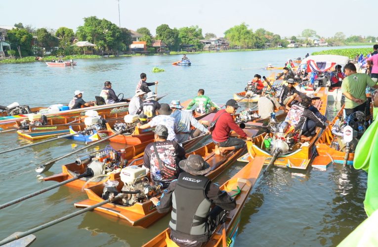 วัดสำโรงเปิดงานประจำปีพร้อมแห่พระทางน้ำ