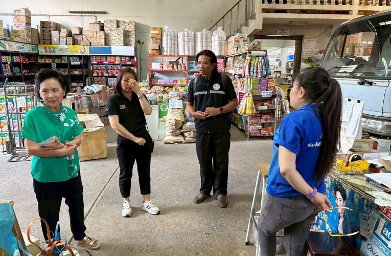 พาณิชย์จังหวัดแพร่ !! ร่วมกับชั่งตวงวัดแพร่ ตรวจติดตามสถานการณ์จำหน่ายน้ำมันเชื้อเพลิง ป้องปรามการฉวยโอกาส กักตุน ขึ้นราคา โดยไม่มีเหตุผลอันควร สร้างความมั่นใจเป็นธรรมต่อผู้บริโภค