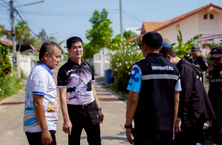 นายกนครหัวหินนำทีมลงลุยตรวจงานถนน ให้ได้มาตรฐานตามแบบก่อสร้าง