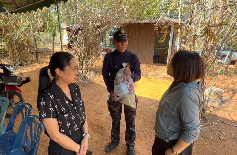 เทศบาลตำบลเชิงดอยลงพื้นที่มอบถุงยังชีพช่วยเหลือผู้ประสบเหตุบ้านไฟไหม้