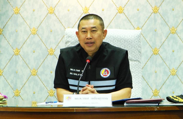 สุพรรณบุรีมทภ1ลงพื้นที่กำชับกอรมนจังหวัดติดตามการกักตุนน้ำมันในโอกาสติดตามงานของกอ.รมน.กลุ่มจังหวัดภาคกลางตอนล่าง