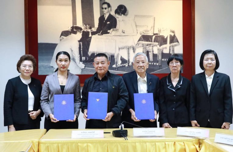 องค์การค้า สกสค. ลงนามสัญญาผู้ชนะ 5 ราย จัดพิมพ์หนังสือทันตามกำหนด