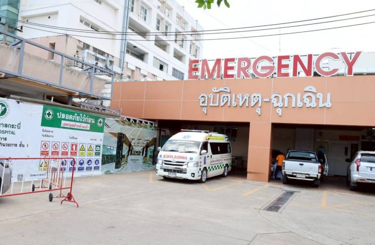 กระบี่ – ผู้อำนวยการโรงพยาบาลกระบี่วางแผนรับมือวิกฤติน้ำมันขาดตลาดกันไม่ให้กระทบต่อการส่งต่อและรักษาผู้ป่วยฉุกเฉินวอนการไฟฟ้าหนุนเครื่องปั่นสำรองใช้ห้องผ่าตัด