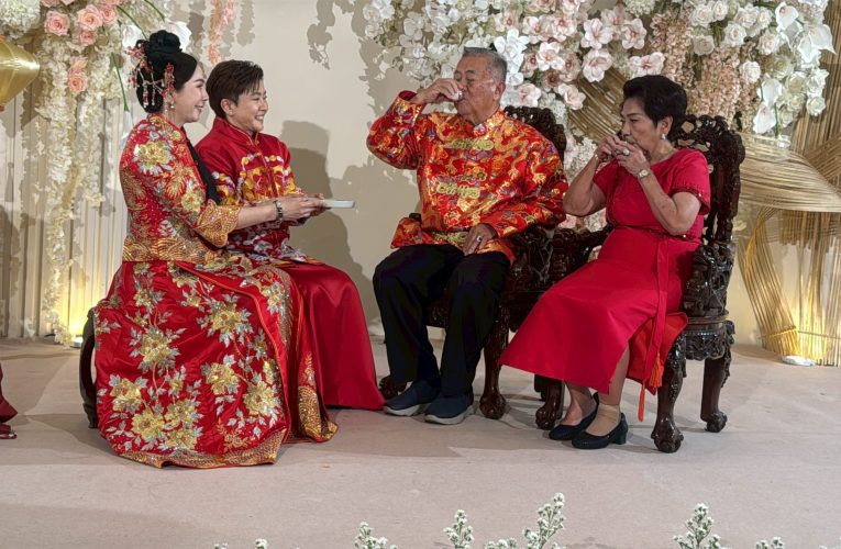 ระยอง – สาวหล่อทายาทเศรษฐีโรงงานเส้นก๋วยเตี๋ยวเมืองระยอง หอบสินสอดมูลค่า 46 ล้าน แหวนเพชร 36 กะรัต แต่งเจ้าสาว