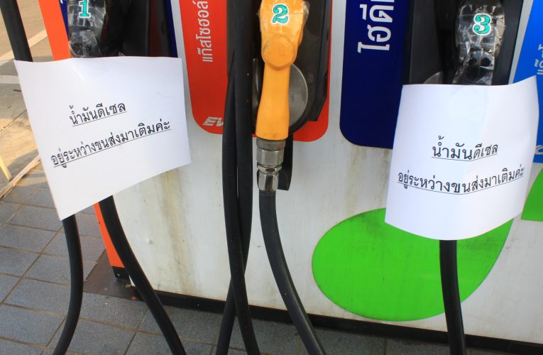 กาญจนบุรี ชีวิตนักข่าวบ้านนอก เวลานี้น้ำตาร่วงจะไปทำข่าวหาเติมยากรอคิวยาวพอถึงเราดันหมด!!