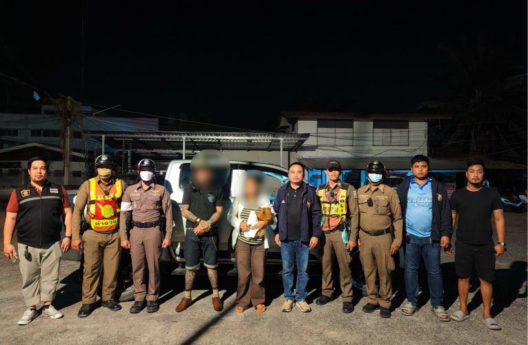สุรินทร์-พระแปลงร่างสวมวิกผมพาสีกาเที่ยว เมาซิ่งรถกระบะ ตรวจค้นพบอาวุธปืนเถื่อน และจีวรพระซ่อนในรถ