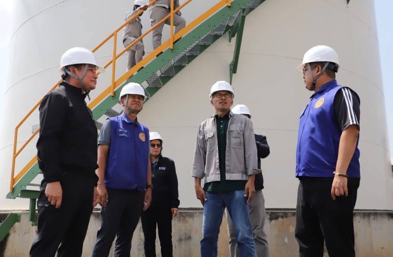 สุรินทร์-ผู้ตรวจราชการกรมการปกครอง เขต 13 ลงพื้นที่ตรวจสอบคลังน้ำมันในจังหวัดสุรินทร์