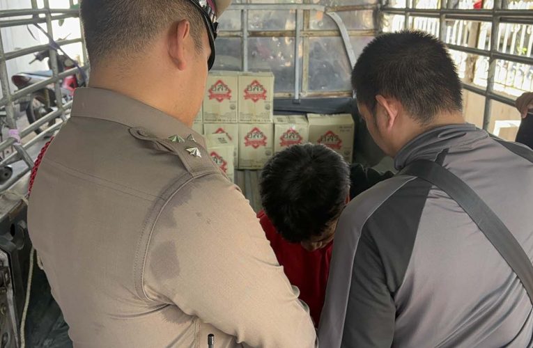 มุกดาหาร หนุ่มเมาซิ่งข้ามเกาะ พุ่งชน จยย.ดับ 1 ราย รถยนต์พังเสียหาย 5 คัน