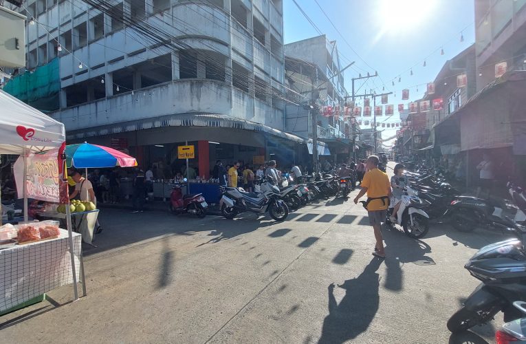 ยะลา นักท่องเที่ยวชาวมาเลเซียแห่เที่ยวตัวเมืองเบตงแทนปรับแผนเดินทางไปแหล่งท่องเที่ยวไกล