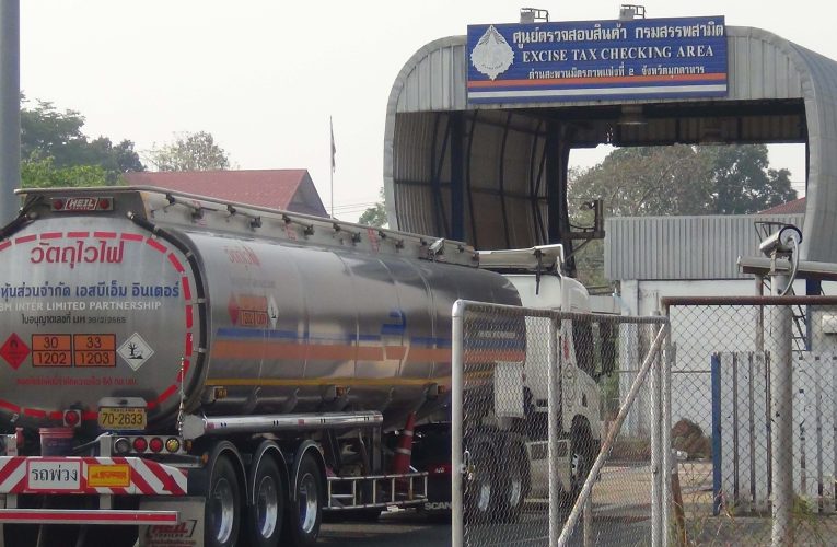 มุกดาหาร – คนขับรถบรรทุกน้ำมันยืนยันไม่ได้ส่งให้เขมร