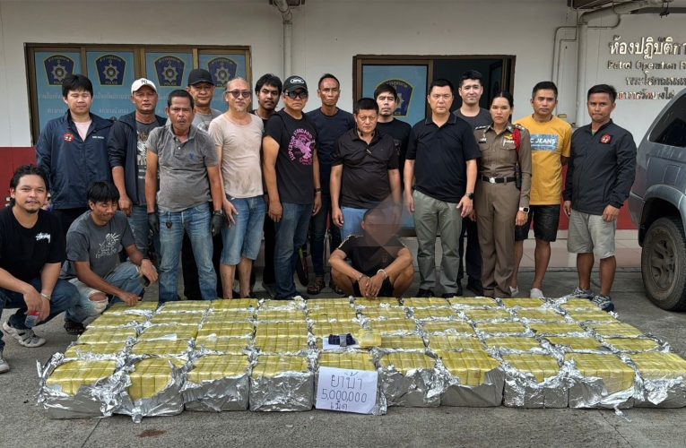 นนทบุรี – ตำรวจสกัดจับรถปิคอัพขนมะเขือเทศ ภายในยัดไส้ยาบ้า 5 ล้านเม็ด