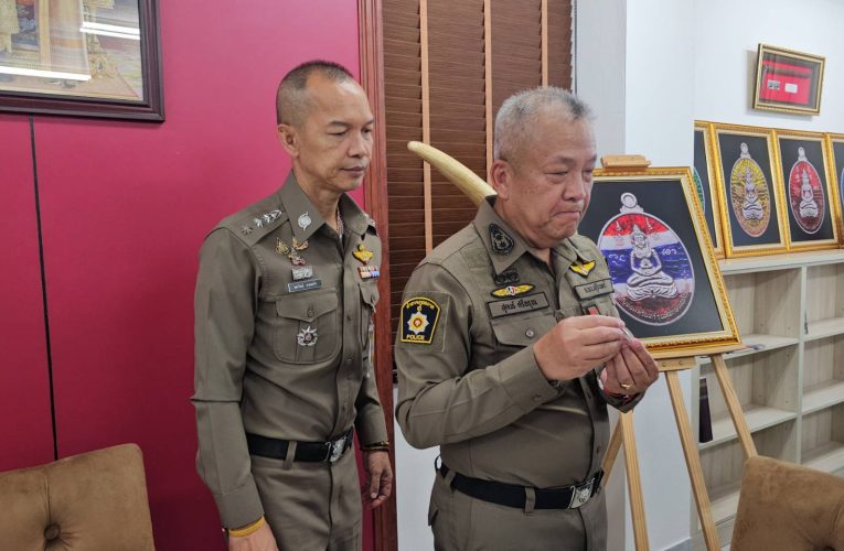 สุรินทร์-ตำรวจภูธรจังหวัดสุรินทร์ (กต.ตร.จังหวัดสุรินทร์) ร่วมกับ ตี๋ สุรินทร์พระเครื่อง แถลงข่าวจัดสร้างพระบูชาและเหรียญประวัติศาสตร์“จอมสุรินทร์ รุ่นพิทักษ์แผ่นดินไทย”