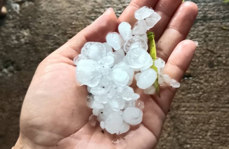 แม่ฮ่องสอน พายุฝนและลูกเห็บถล่มแม่สะเรียงซ้ำอีกระลอก