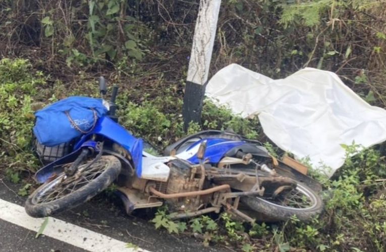 ฝนตกถนนลื่นแหกโค้งดับอนาถ