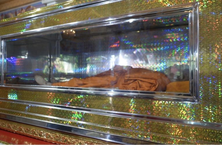 พิธีเคลื่อนสรีระสังขารหลวงปู่แผ้วฯ บรรจุในวิมาณแก้ว