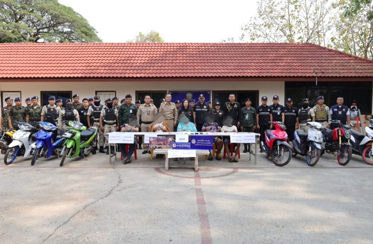 สกลนคร แถลงยาบ้ารวบผู้ค้าผู่เสพ 5 ราย ย้ำนโยบาย ท่านแจ้งเราจับบ้านพักใจ บำบัดยั่งยืน