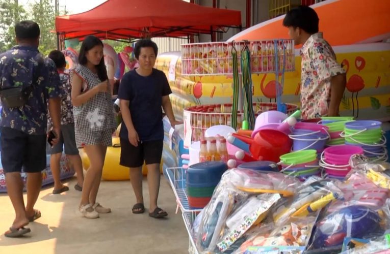 สกลนคร ร้านค้าส่งขายของถูกสวนกระแสน้ำมันแพง อยากให้คนไทยเห็นคุณค่าสงกรานต์