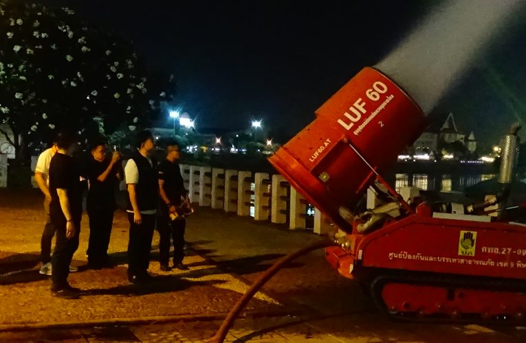 ผู้ว่าพิษณุโลก สั่งนำเครื่องฉีดพ่นน้ำ จาก ปภ.พิษณุโลก หวังลดค่าฝุ่น PM.2.5 ที่พุ่งสูง