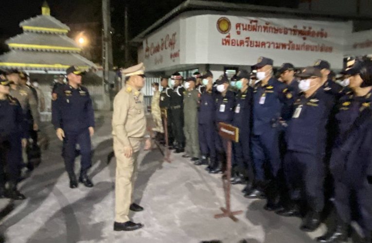 รอง ผวจ.อุดรนำทีมบุกจู่โจมตรวจหาสารเสพติดผู้ต้องขังในเรือนจำ