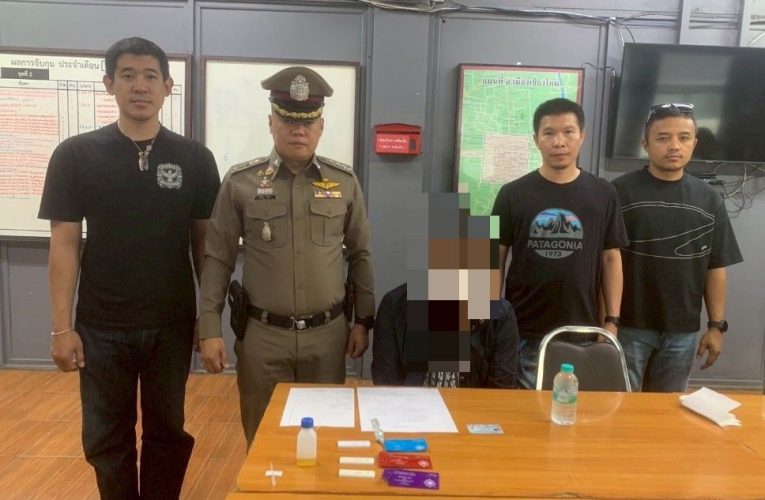 จับหนุ่มหัวร้อนตวาดด่าคู่กรณี ตรวจปัสสาวะพบสารเสพติด แจ้ง 3 ข้อหา ดำเนินคดี