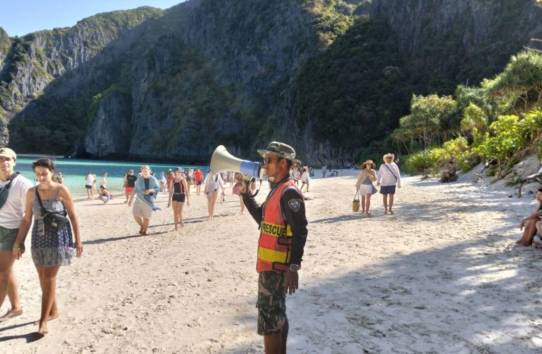 อุทยานหมู่เกาะพีพีแจงเดลินิวส์ออนไลน์พาดอ่าวมาหยาเจอเจ้าหน้าที่จดนับยอดรายได้ใส่ฝ่ามือจำนวนคลาดเคลื่อนมีขั้นตอนจัดเก็บรายได้ยากต่อการทุจริต