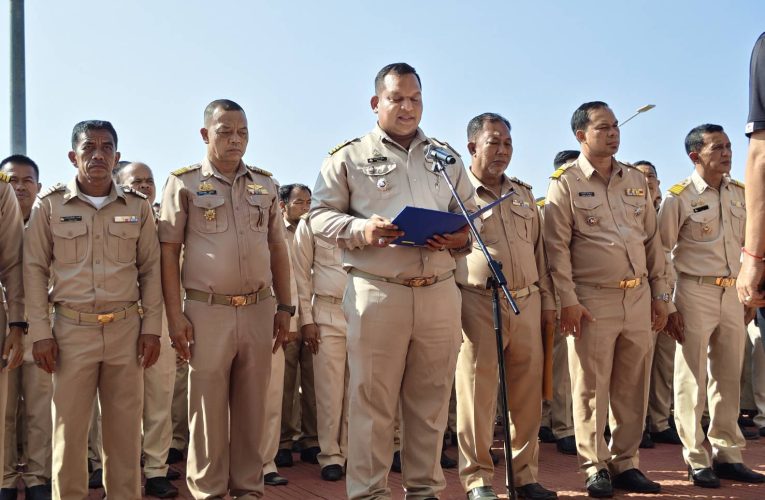 กำนันผู้ใหญ่บ้านรวมพลังกว่า 500 คน ตบเท้าเข้าศาลากลาง แสดงจุดยืน “ไม่ยอมรับความรุนแรงทุกรูปแบบ”