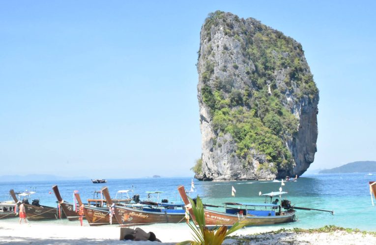 กระบี่ – สงกรานต์ 3 วันคนไทยเที่ยวฟรีอุทยานแห่งชาติหาดนพรัตน์ธาราหมู่เกาะพีพีกระบี่พร้อมดูแลความปลอดภัยนักท่องเที่ยวเข้มข้นทางบกและทะเล