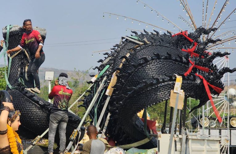 ครอบครัวแก้วแสง จัดสร้างพญานาค 7 เศียร สูง 9 ม.