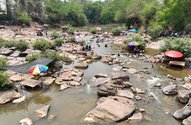 หนองบัวลำภู สุรศักดิ์ พ่อเมืองลุ่มภู ลงพื้นที่เชิญชวนท่องเที่ยว”แก่งตาดฟ้า”