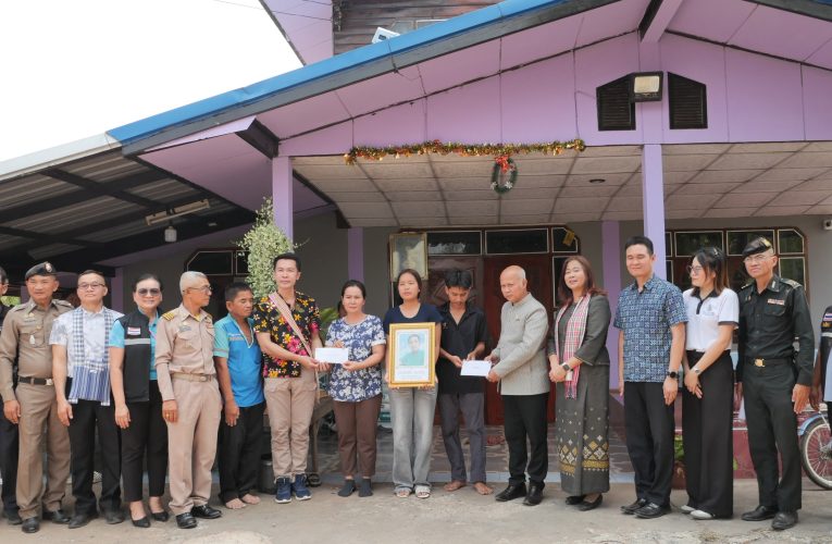 หนองบัวลำภู สุรศักดิ์ พ่อเมืองลุ่มภู เยี่ยมให้กำลังใจญาติของเหยื่อตึก สตง.ถล่มหลังครบรอบ 1 ปี