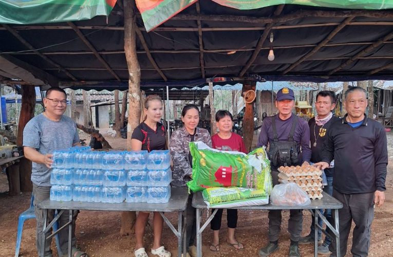 สายธารน้ำใจช่วยเหลือทีมงานป้องกันไฟป่า และหมอกควัน