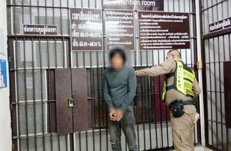 สุพรรณบุรีหนุ่มใหญ่พกยาบ้าซิ่งมอไซค์เจอตำรวจบิดหนีหมดไมค์สุดท้ายไม่รอด