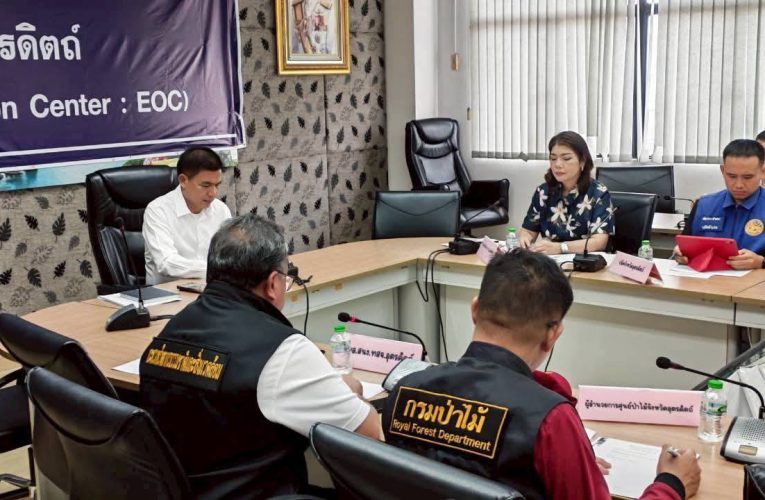 รองผู้ว่าฯ อุตรดิตถ์ ถกเข้มวิกฤต PM 2.5 ชู “Big Data” วางแผนรับมือยั่งยืน พร้อมชื่นชมทีมเฝ้าระวังป่า