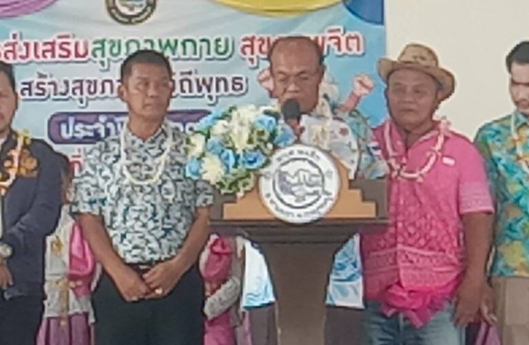 กาญจนบุรี นายกเสน่ห์อบตพงตึกพร้อมคณะผู้บริหารตัวแทนสส.กุ๊กและสจ.เชิญร่วมจัดสงกรานต์อย่างยิ่งใหญ่มีนิมนต์พระมาเทศน์ให้ผู้สูงอายุได้ผ่อนคลายในธรรมะ