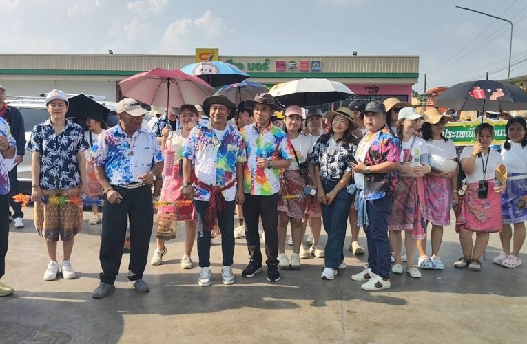 ปทุมธานี เทศบาลตำบลลำลูกกาปลุกประเพณีแห่ขบวนปล่อยนกปล่อยปลาของชาวมอญกลับมาอีกครั้ง