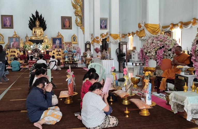 ปทุมธานี คิวบาร์โค้ดแม่ตะเคียนทองให้โชคหนุ่มรับเหมาก่อสร้าง ชุดไทยแก้บนให้มาแล้ว 3 งวดติด