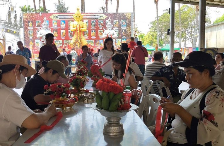 ปทุมธานี พลิกดวงสาวปล่อยเช่าโกดังรอมาปีกว่าไร้วี่แววขอพรท้าวเวสฯได้ทันที ไอ้ไข่ให้โชค 3 งวดติด