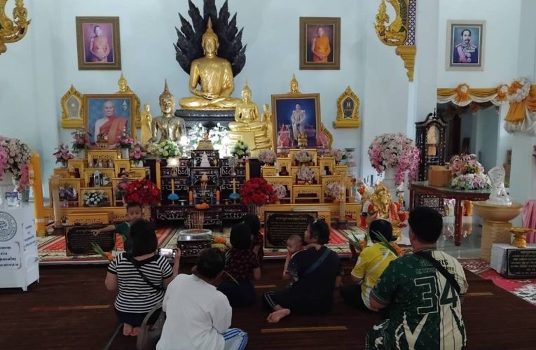 ปทุมธานี สาวอะไหล่ยนต์เร่งแก้บนพ่อปูศรีสุทโธดลยอดขายหลักแสนมาแล้วกว่า 8 เดือนติด แม่ตะเคียนทองให้โชค 3งวดติด