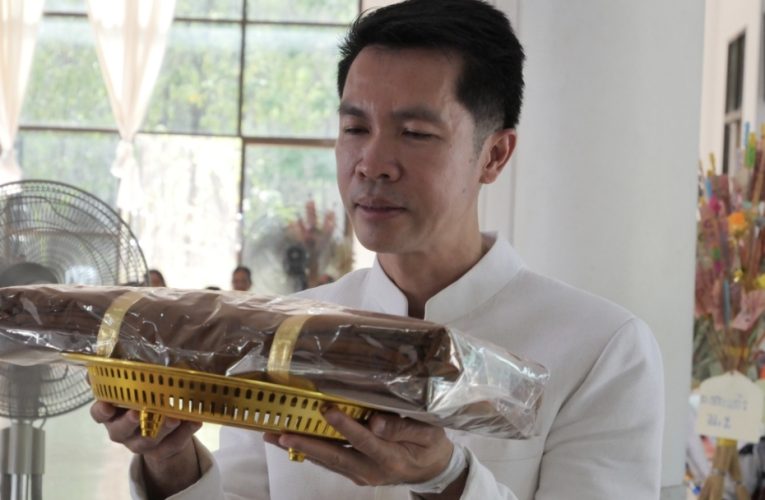 ธนายุทธ นอภ.ศรีบุญเรือง นำพลังศรัทธาพุทธบริษัท 4ทอดผ้าป่าสามัคคีสมทบทุนซ่อมแซมเสนาสนะวัดป่าหนองแก เนื่องในโอกาสเทศกาลวันขึ้นปีใหม่ไทย