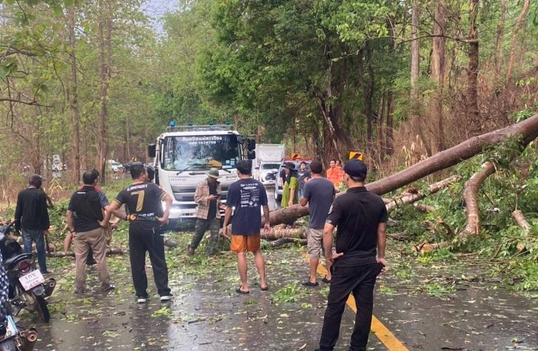 แม่ฮ่องสอน พายุฝนฟ้าคะนองกระจายหลายพื้นที่ได้รับความเสียหาย แต่ตัวเมืองแม่ฮ่องสอนเจอภาวะร้อนจัด